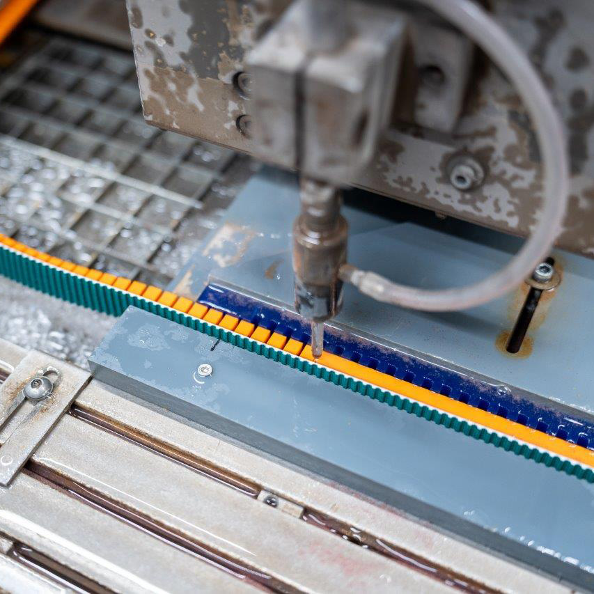 Abbildung - Stellenanzeige CNC Fraeser - Karriere - NK Kunststofftechnik